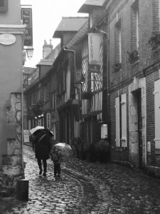 france-street-scene-umbrellas